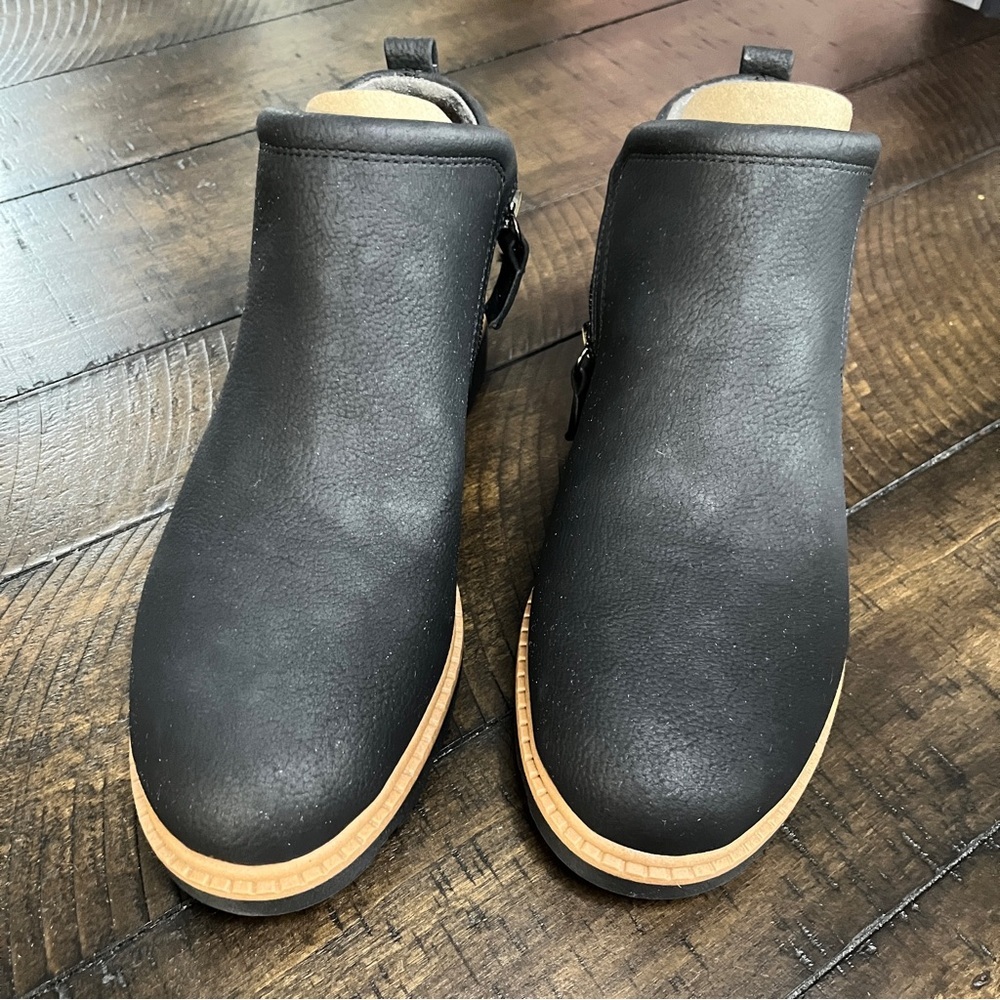 Dr. Scholl's Margo Lug Sole Black Chelsea Boots, 6M - Picture 2 of 7